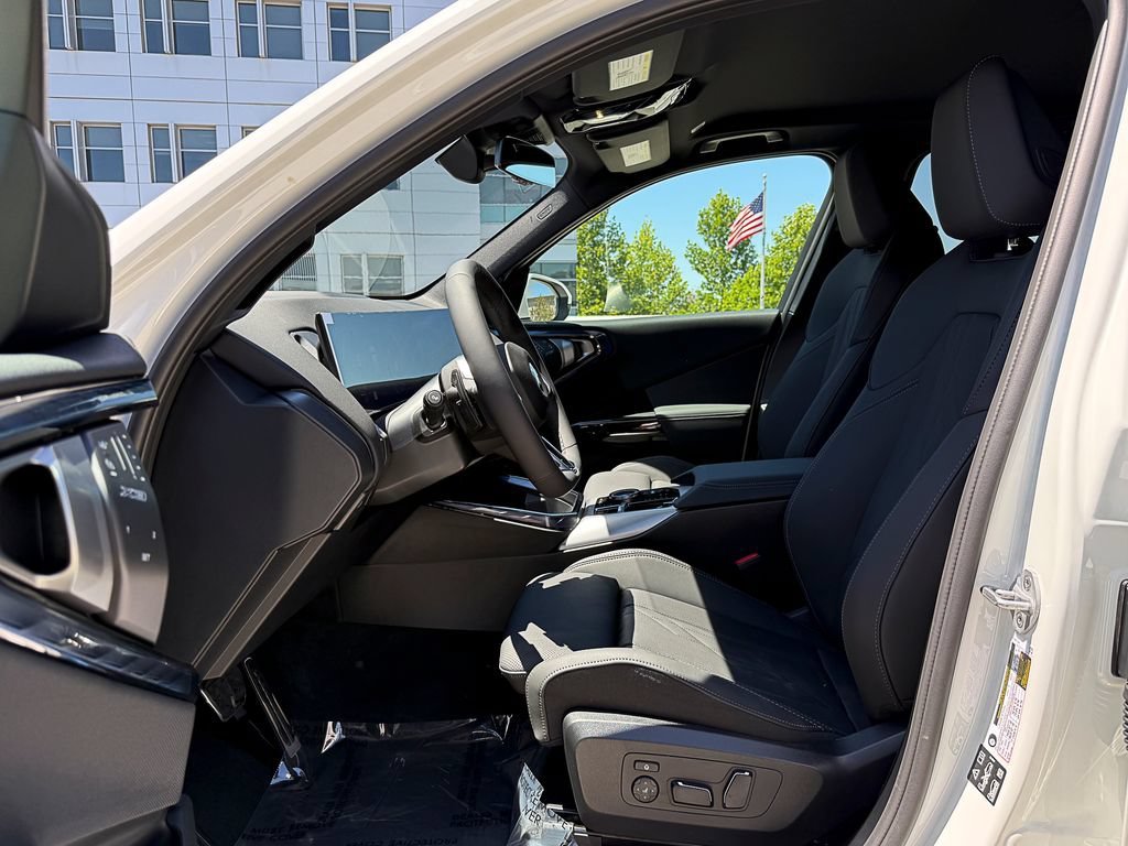 New 2026 Alpine White BMW 30 xDrive image 9