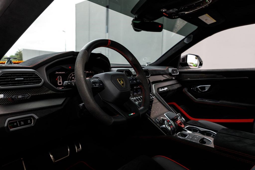 Used 2024 White Lamborghini Performante image 29