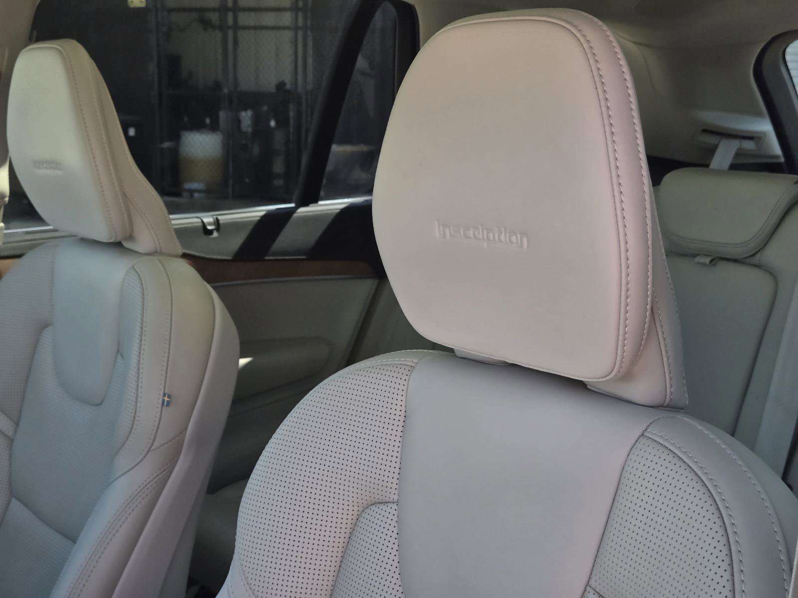 Used 2019 Crystal White Pearl Volvo Inscription image 29