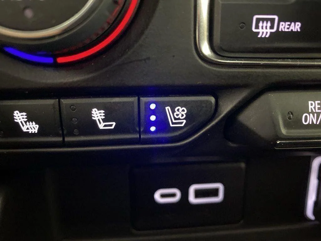 Used 2022 Pearl Chevrolet High Country image 24