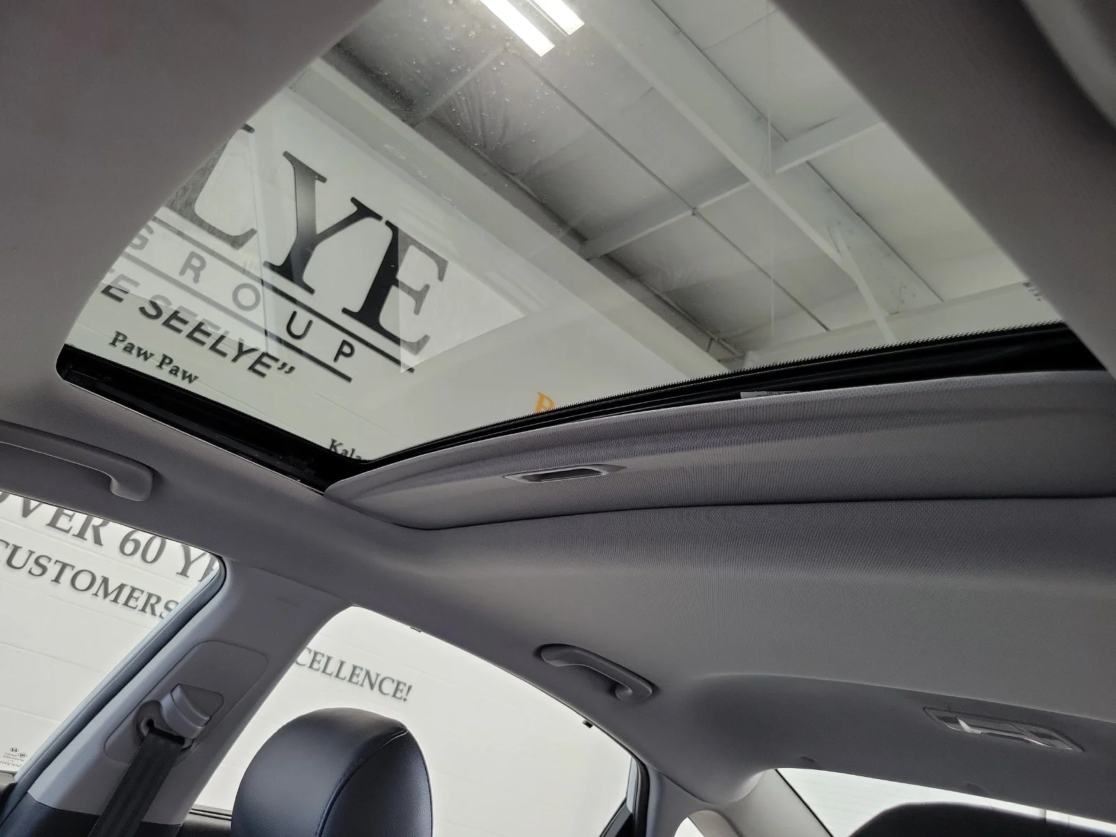 Used 2018 White Hyundai Limited image 12
