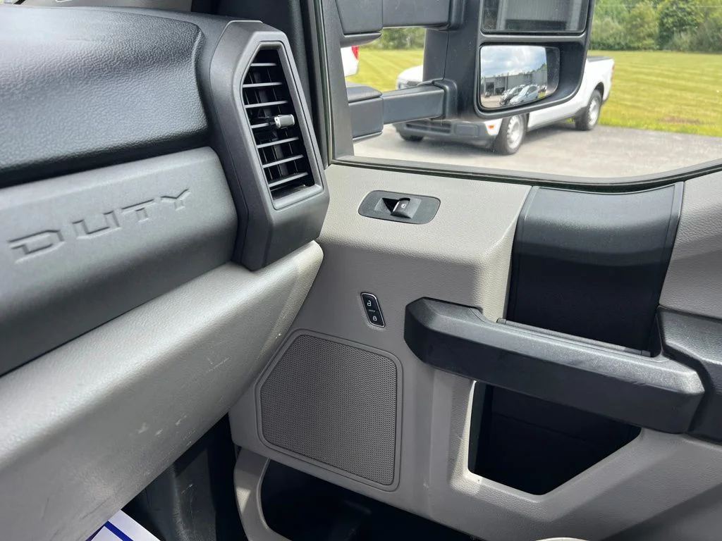 2019 Ford F-550 Super Duty Chassis Cab XL - Photo 32