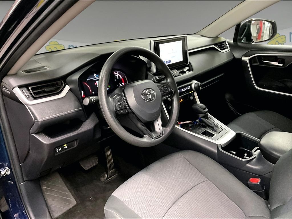 Used 2025  Toyota XLE image 8