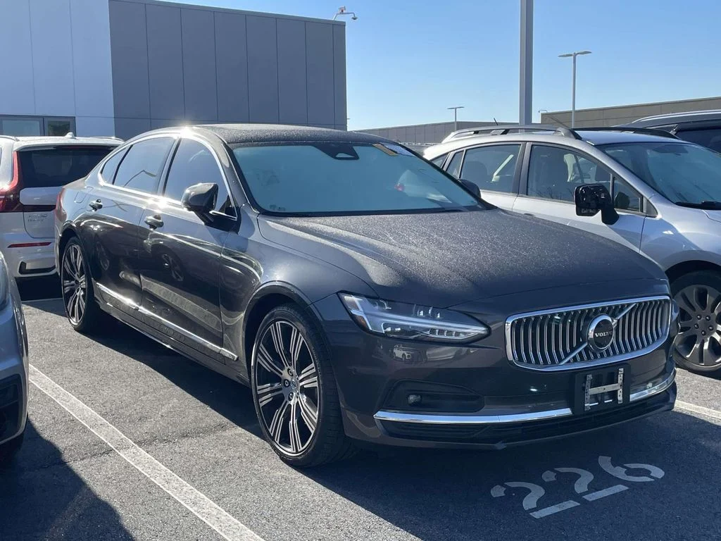 Used 2023 Platinum Grey Metallic Volvo Ultimate image 1