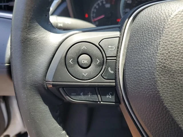 Used 2022 Wind Chill Pearl Toyota LE image 12