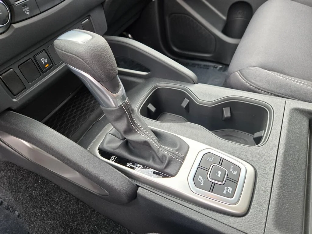 New 2026 Glacier White Nissan Crew Cab SV image 11