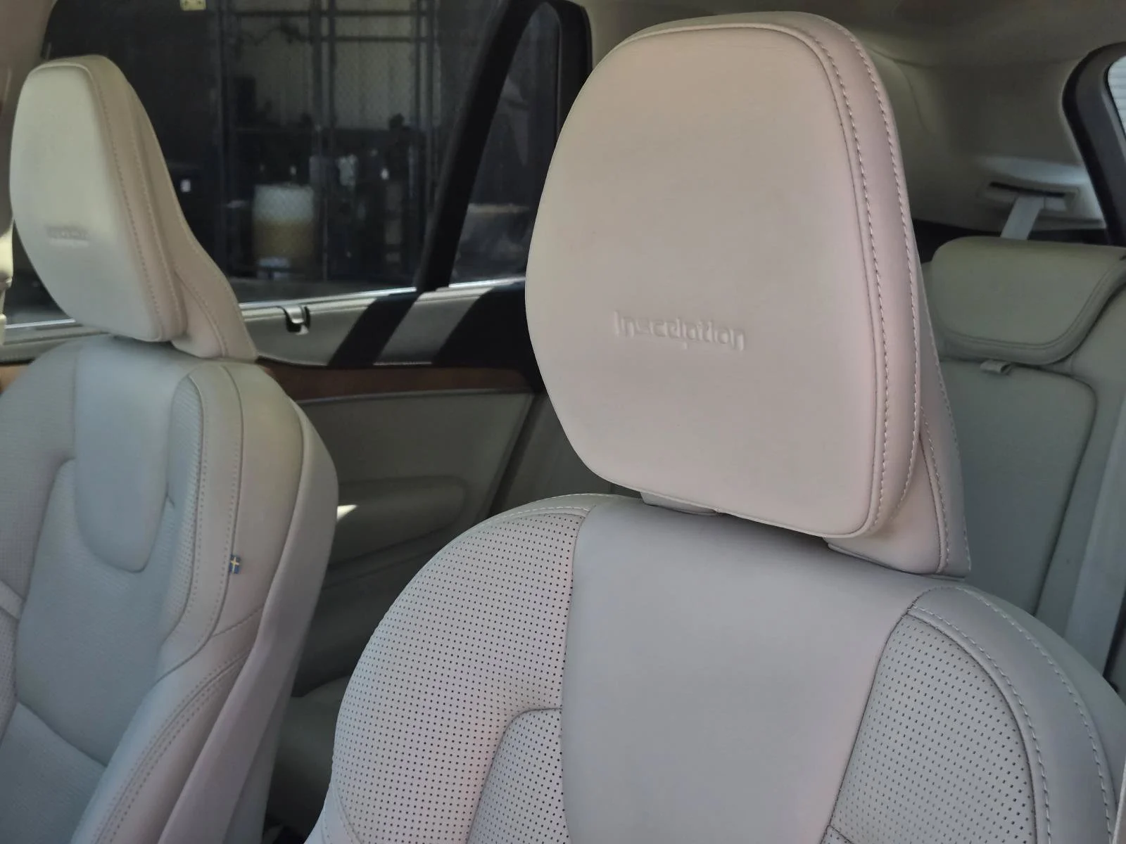 Used 2019 Crystal White Pearl Volvo Inscription image 29