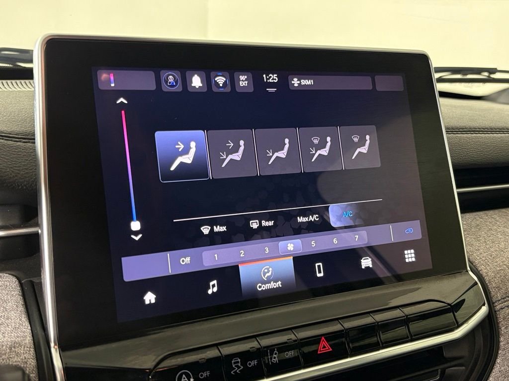 Used 2024 White Jeep Latitude image 24