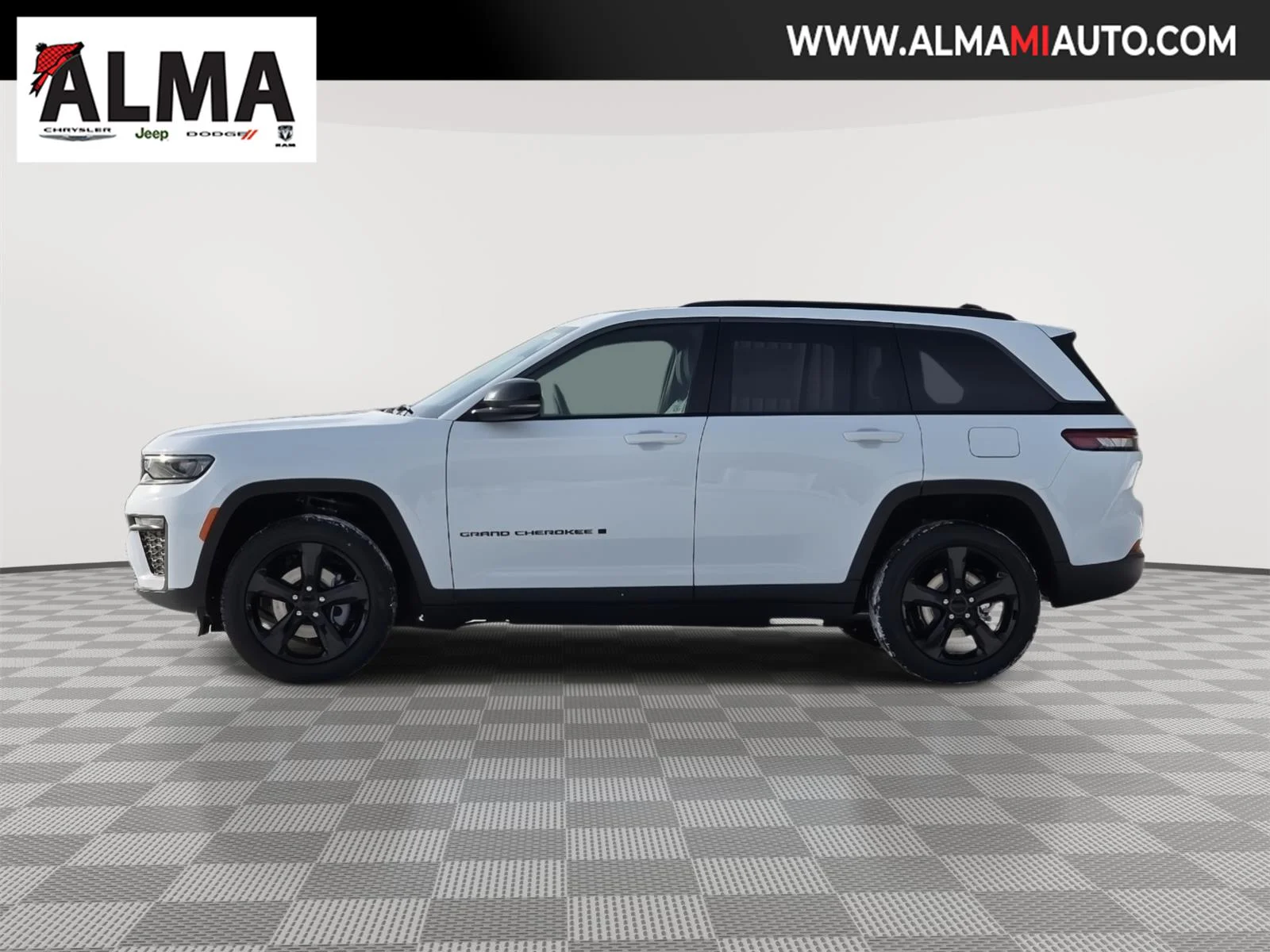 New 2026 Bright White Clear-Coat Exterior Paint Jeep Limited image 4