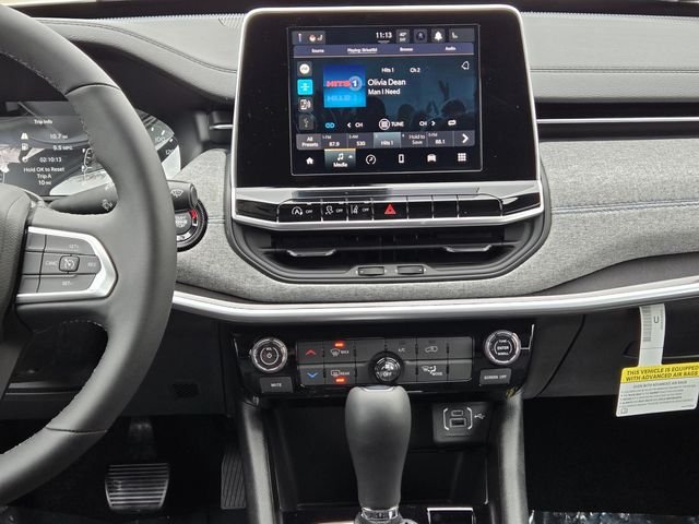 New 2026 Bright White Clearcoat Jeep Latitude image 19