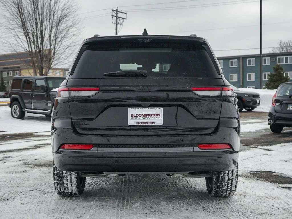 New 2026 Diamond Black Crystal Pearlcoat Jeep Limited Reserve image 4