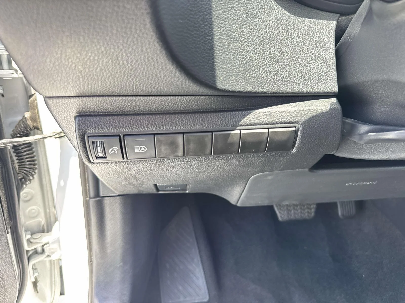 Used 2025 Wind Chill Pearl Toyota LE image 18