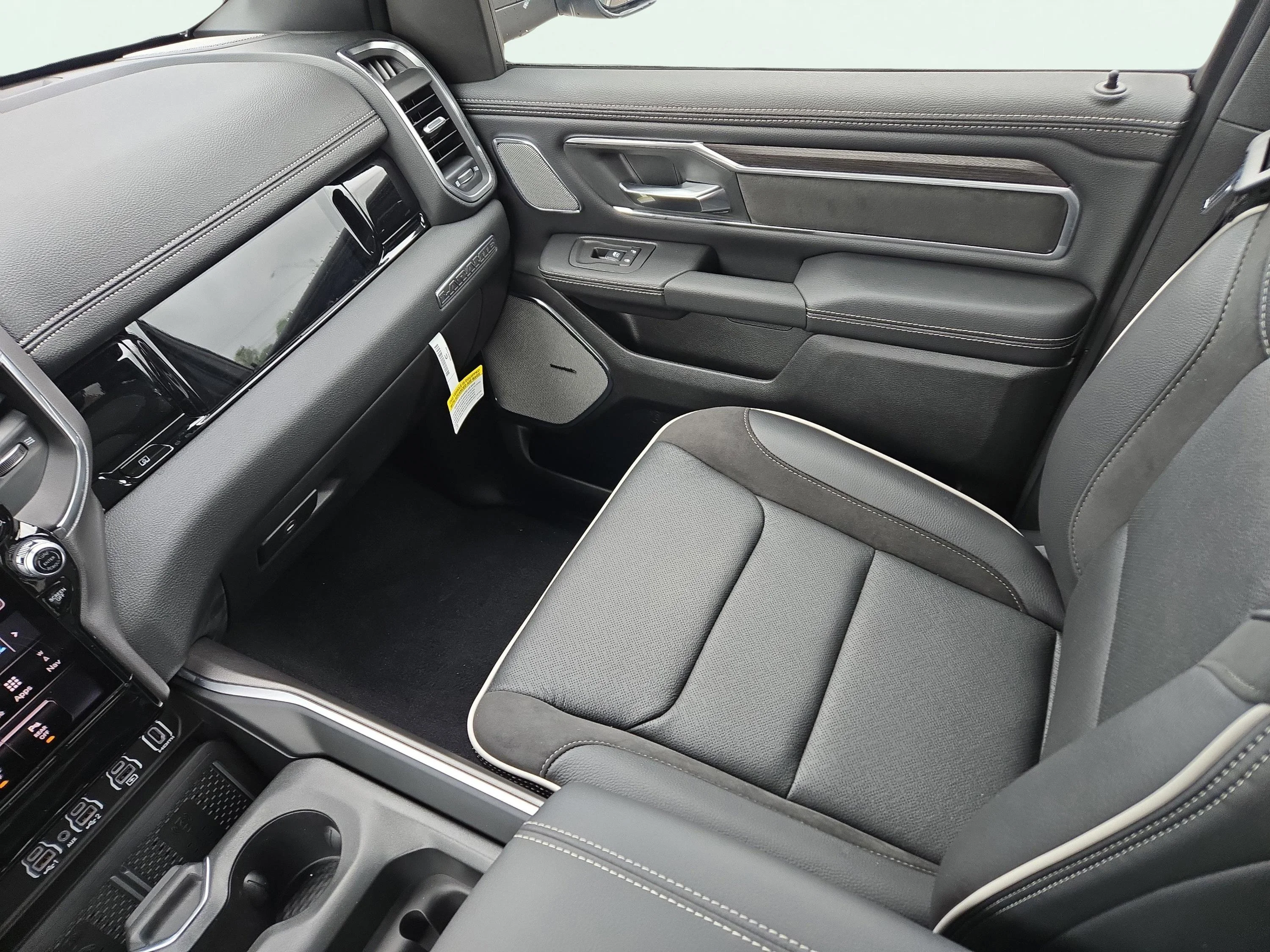 2026 RAM 1500 Laramie - Photo 21