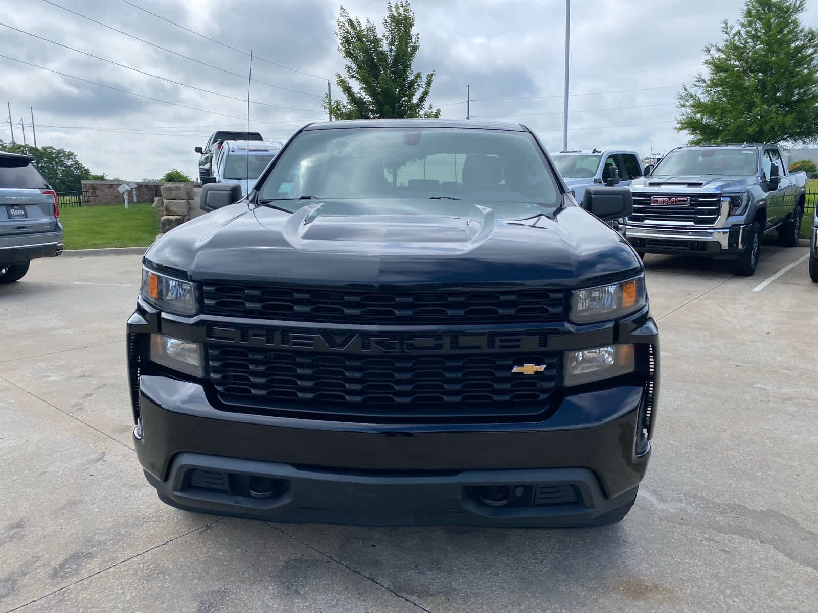 Used 2020 Chevrolet Silverado 1500 Custom with VIN 1GCUYBEF0LZ219589 for sale in Kansas City