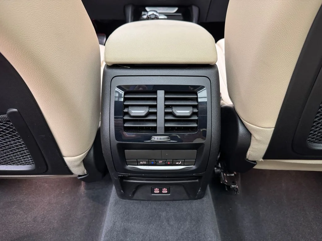 Used 2023 Black BMW xDrive30i image 12