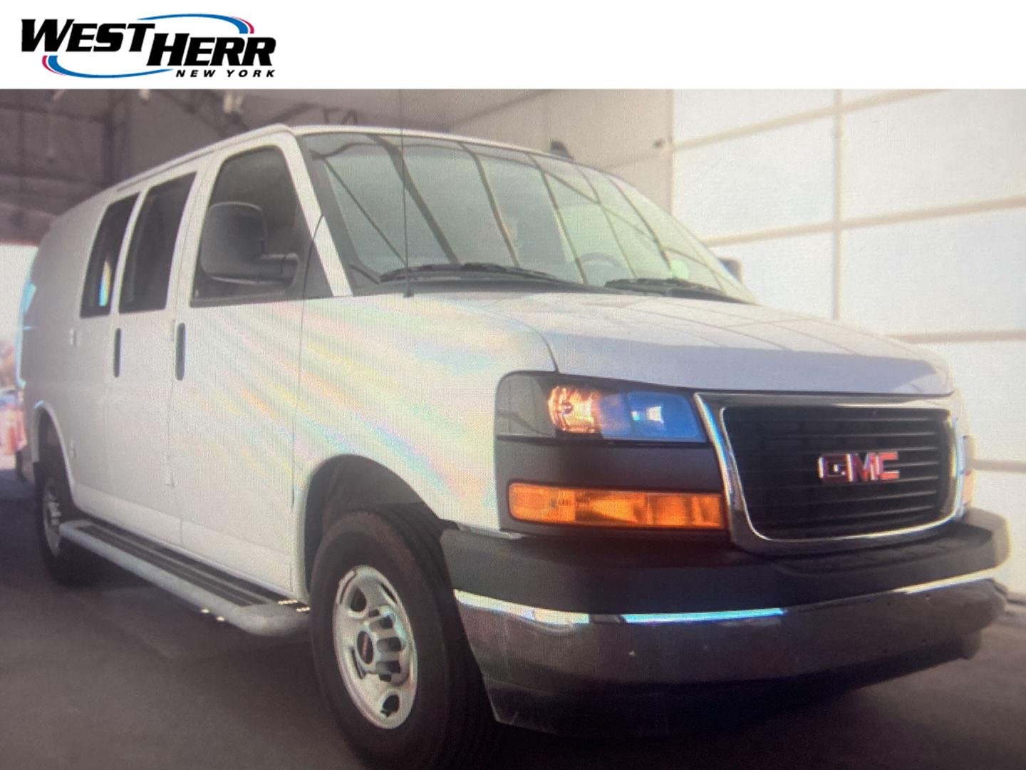 Used 2025 Summit White GMC 2500 image 1