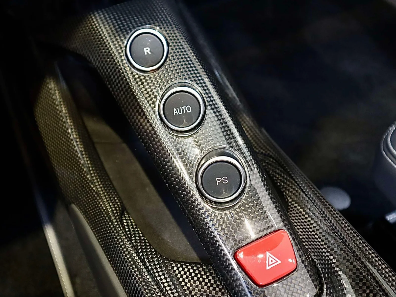 Used 2018 Grigio Silverstone Metallic Ferrari Convertible image 32