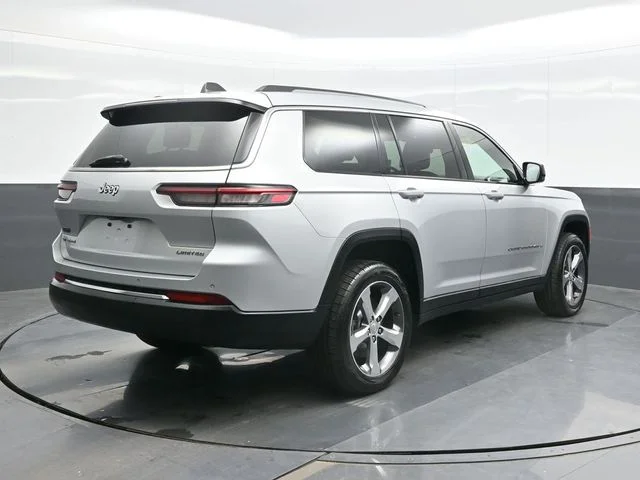 Used 2021 Silver Jeep Limited image 9
