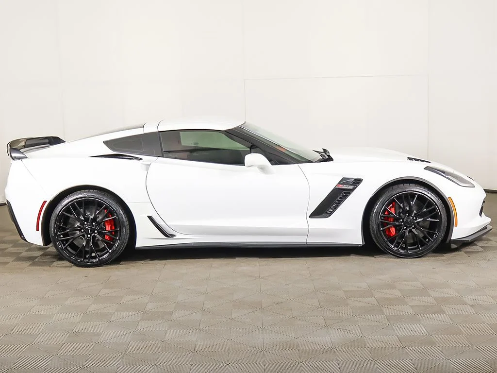 Used 2017 Arctic White Chevrolet Z06 image 18