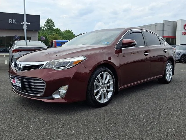 Used 2013 Red Toyota XLE Touring image 4