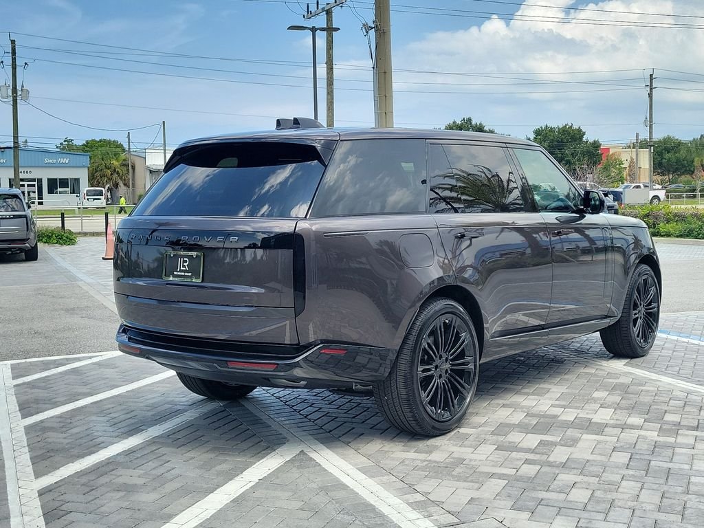 New 2026 Charente Grey Land Rover SE image 5