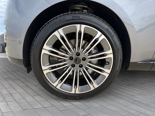 New 2026 Eiger Grey Land Rover SE image 9