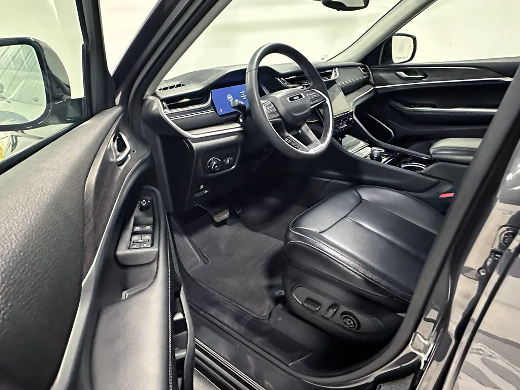 Used 2023 Gray Jeep Limited image 19