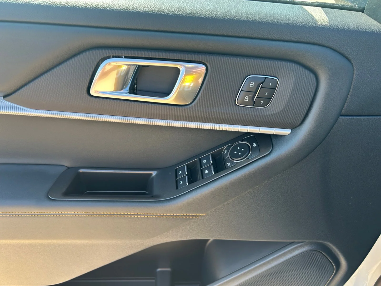 New 2026 Star White Metallic Tri-Coat Ford Tremor image 17