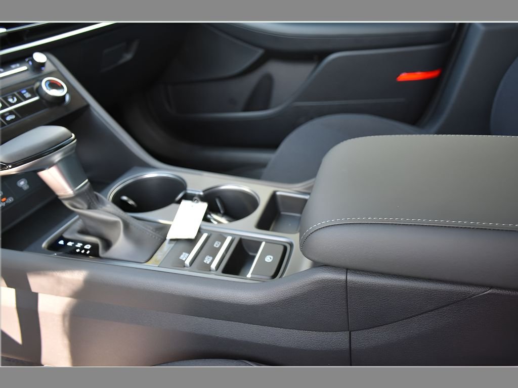 Used 2025 Portofino Gray Hyundai SE image 25