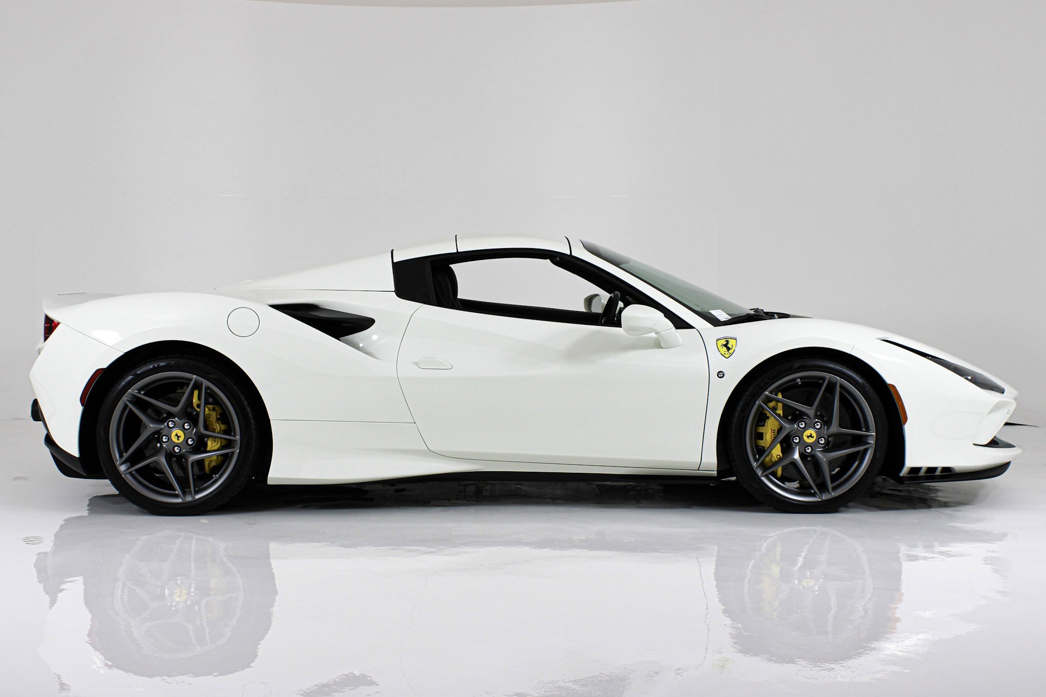 Used 2022 White Ferrari  image 15