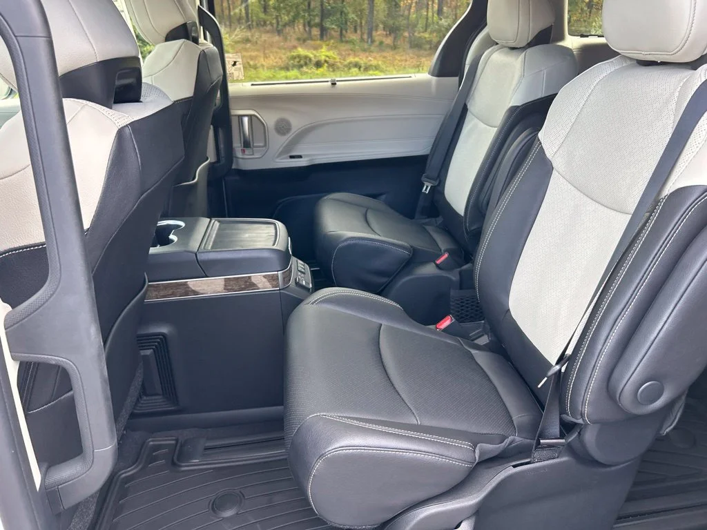 New 2026 Wind Chill Pearl Toyota Platinum image 27