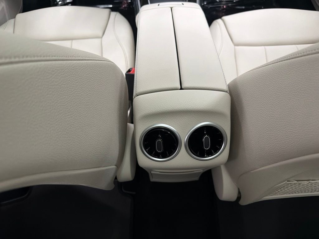 New 2026 Polar White Mercedes-Benz GLA 250 image 23