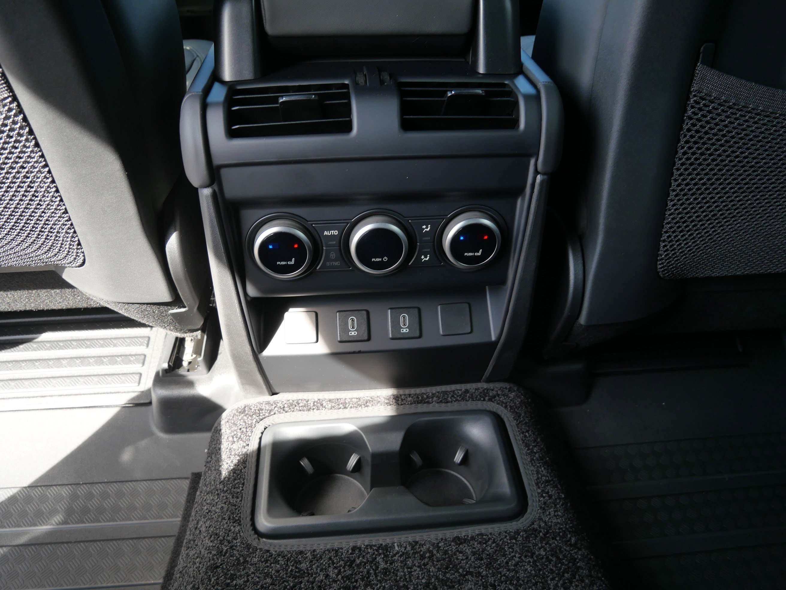 New 2026 Santorini Black Land Rover X-Dynamic SE image 8