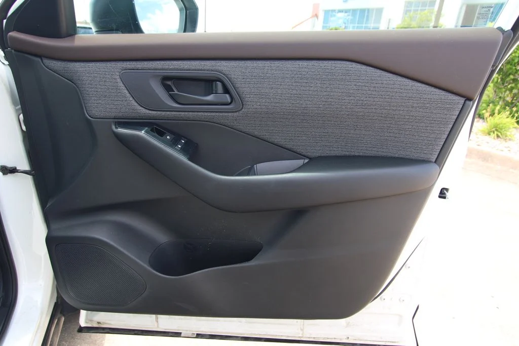 Used 2023 White Nissan S image 36