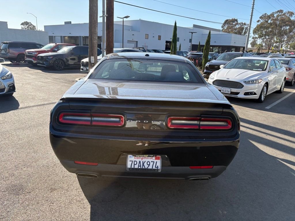 Used 2015 Pitch Black Clearcoat Dodge SXT image 8