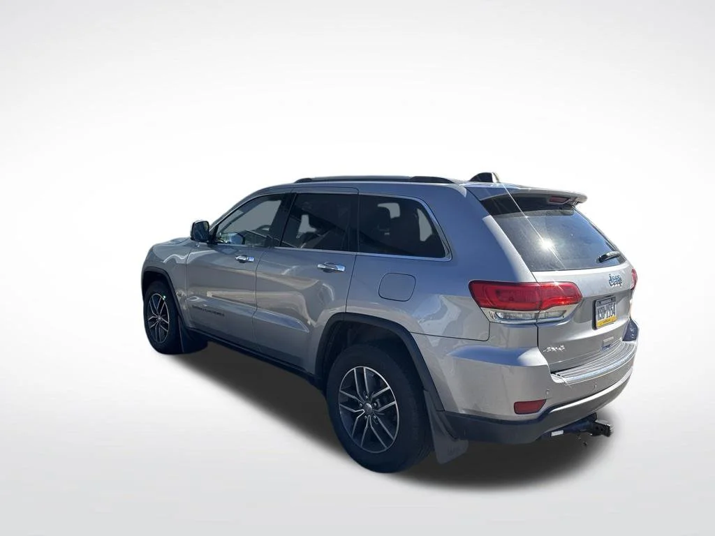 Used 2018 Silver Jeep Limited image 5