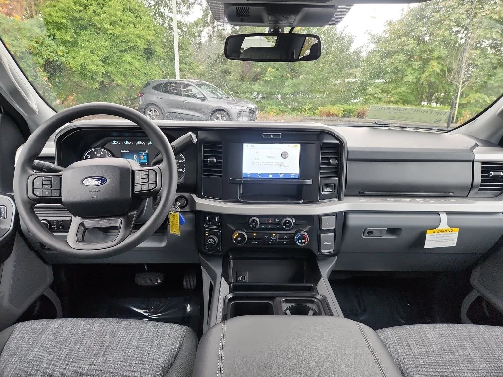 New 2027 Silver Ford XLT image 16