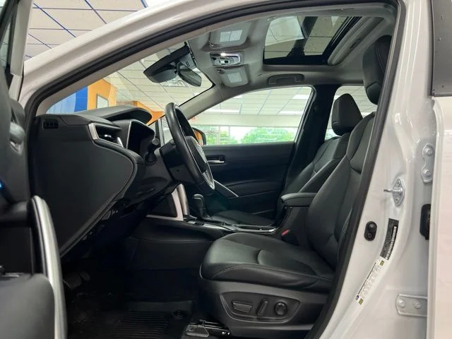 Used 2023 Beige Toyota XLE image 19