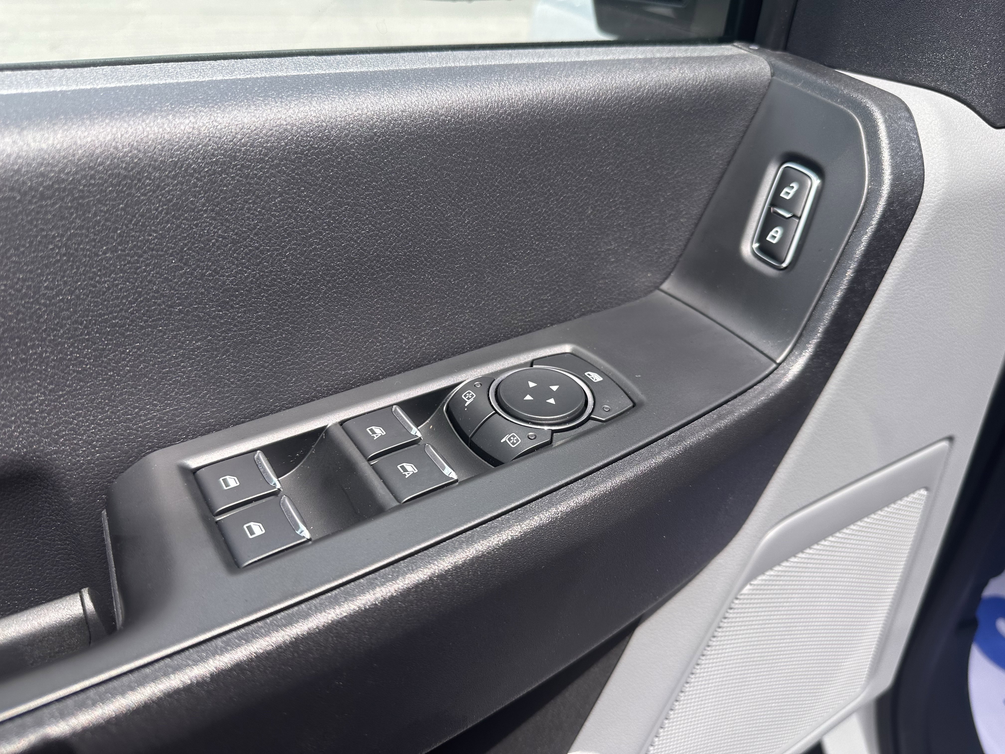 New 2026 Oxford White Ford F-250® XL image 18