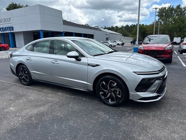 Used 2025 Silver Hyundai SEL image 3
