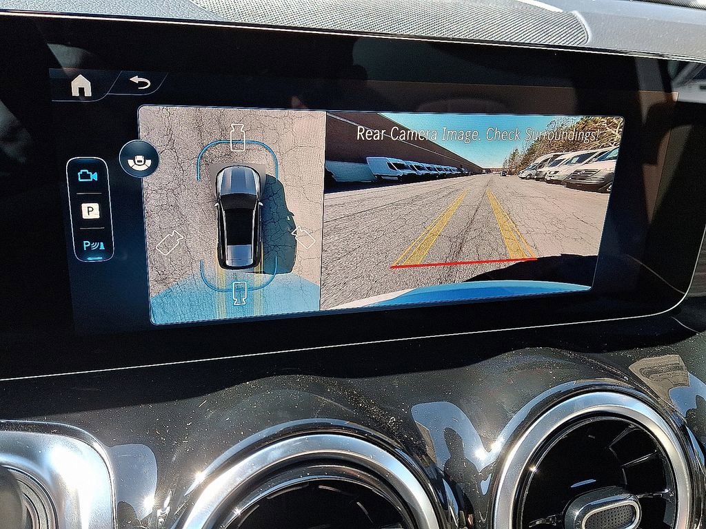 New 2026 Polar White Mercedes-Benz GLB 250 image 31