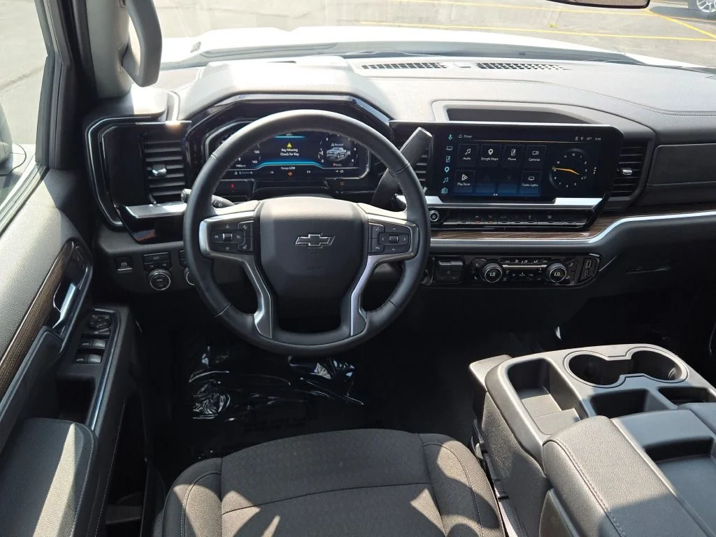 Used 2025 White Chevrolet RST image 18