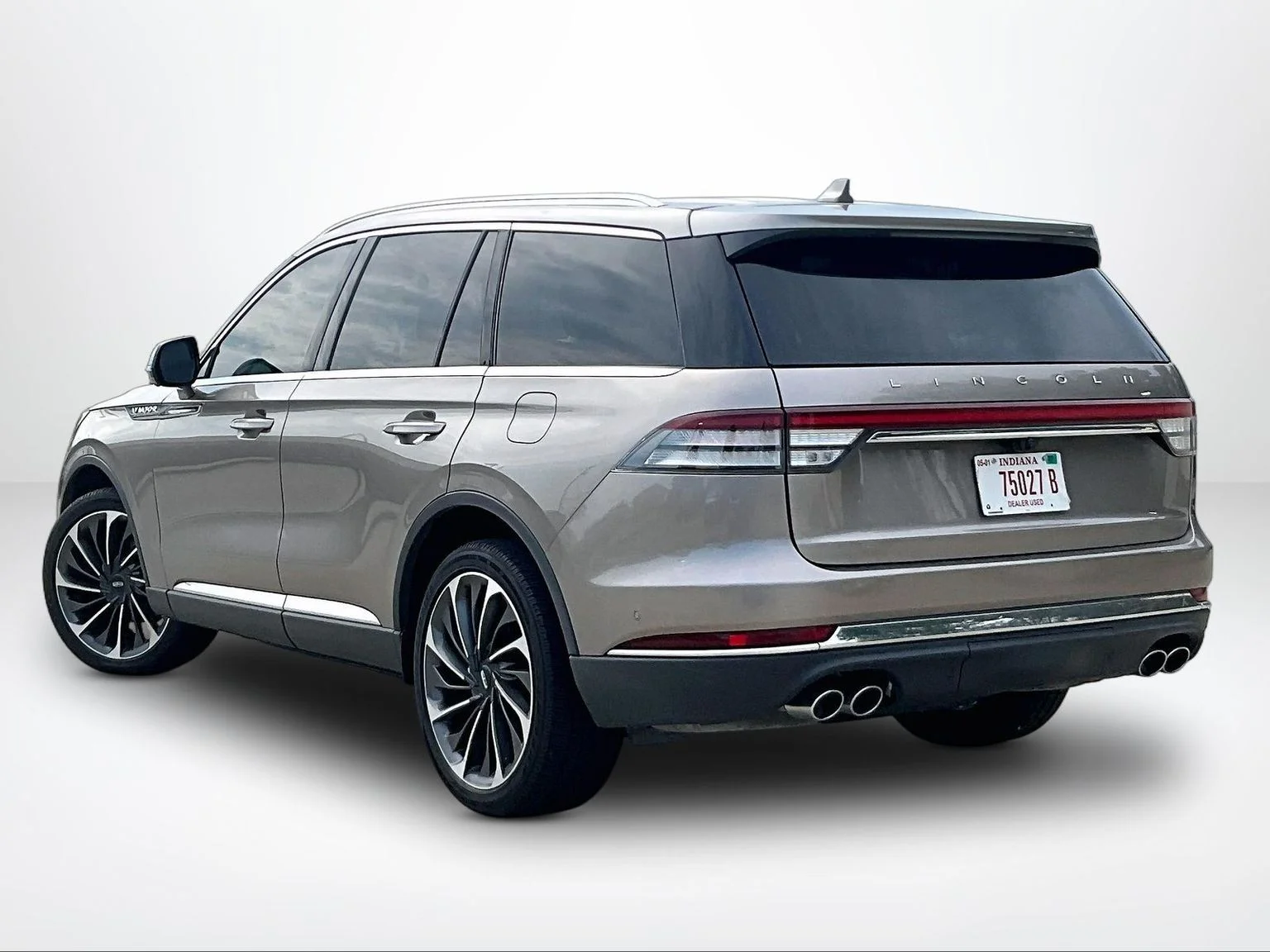 Used 2020 Beige Lincoln Reserve image 12