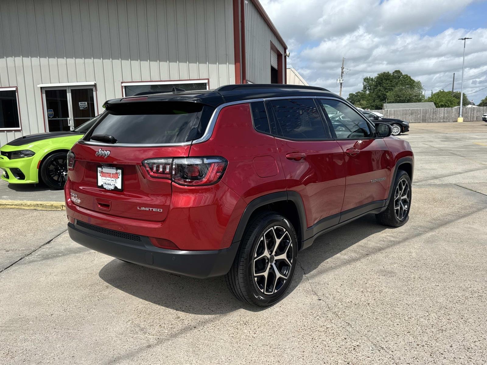 Used 2025 Red Hot Pearlcoat Jeep Limited image 7