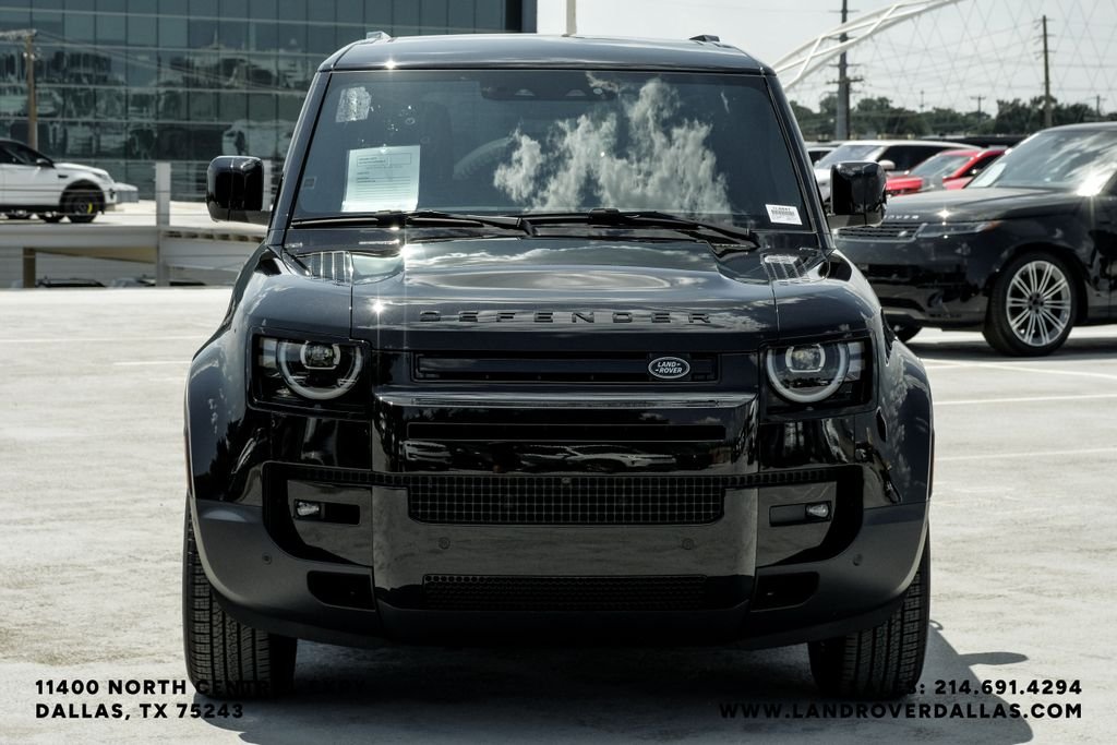 New 2026 Santorini Black Metallic Land Rover S image 5