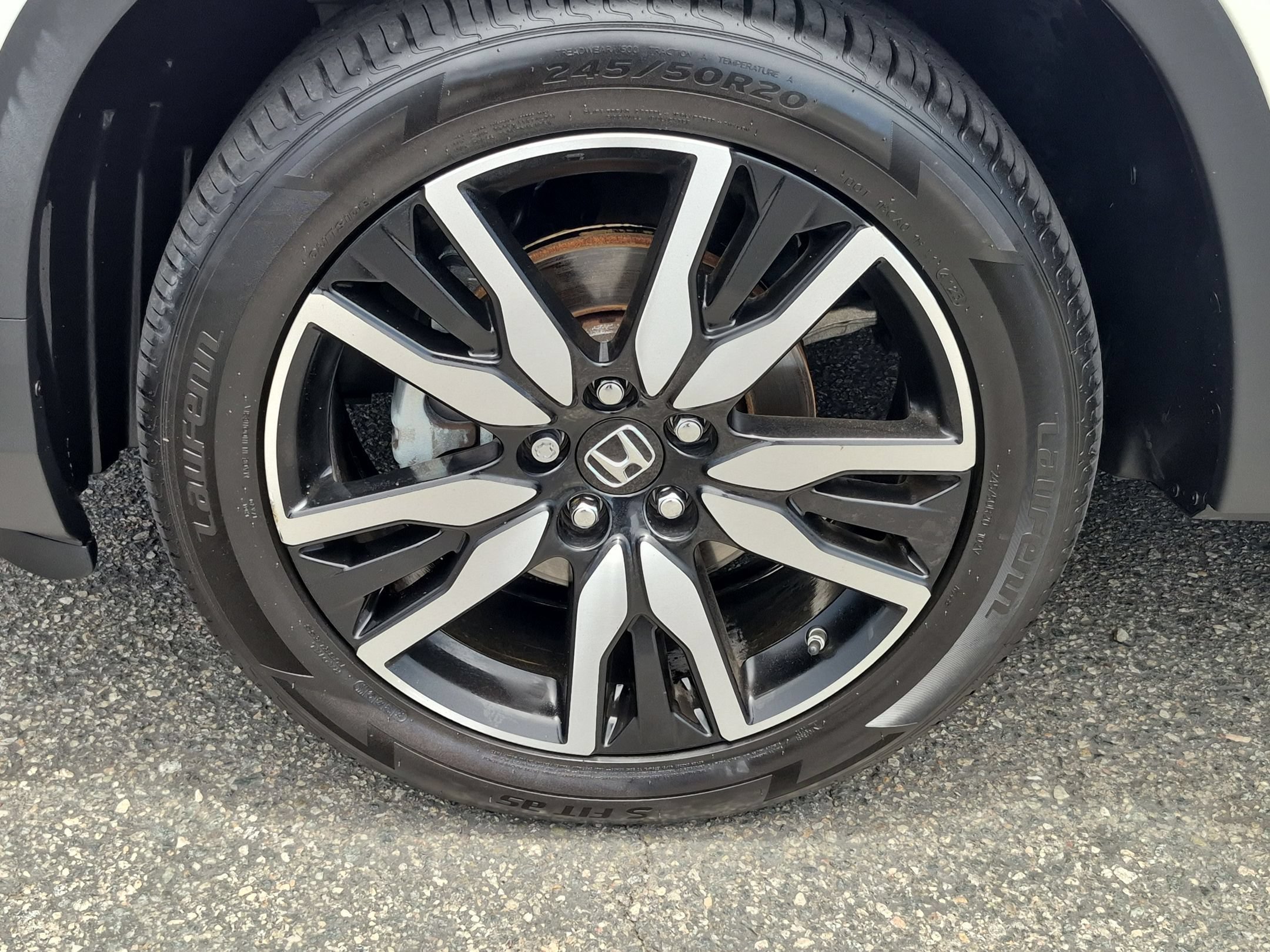 Used 2019 White Diamond Pearl Honda Touring 8-Passenger image 12
