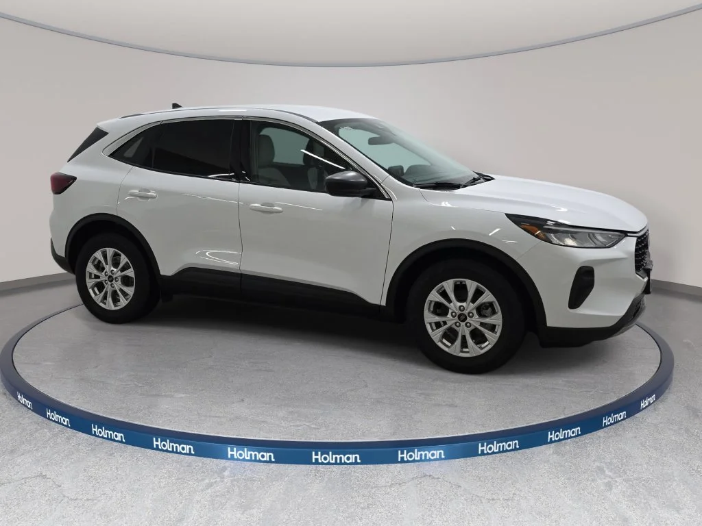 Certified Used 2023 Oxford White Ford Active image 3