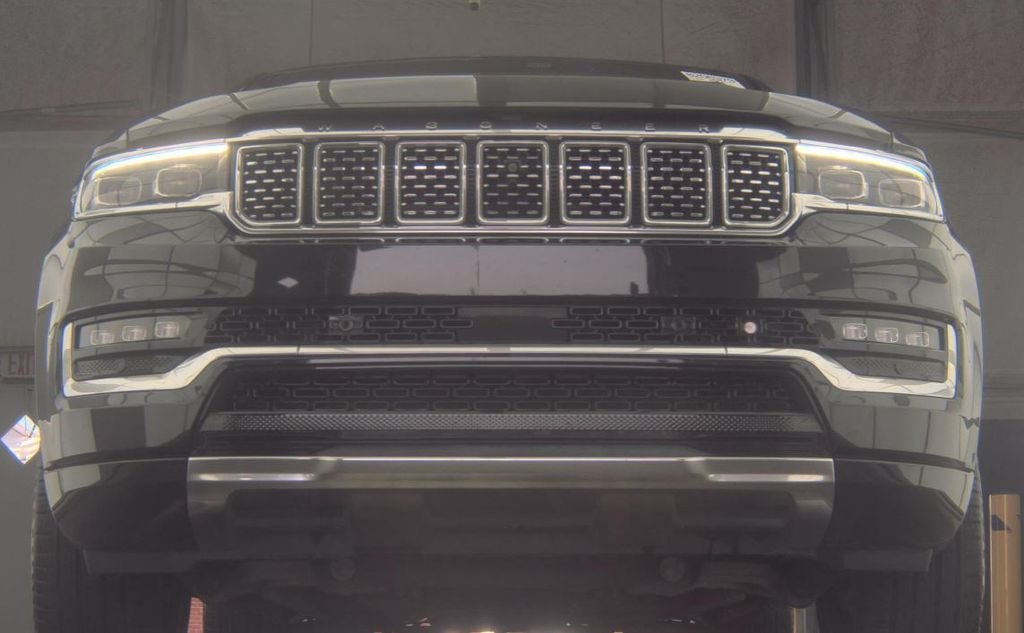 Used 2023 Jeep Grand Wagoneer Series III with VIN 1C4SJVGP4PS506242 for sale in Kansas City