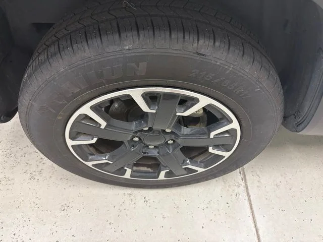 Used 2023 White Jeep Latitude image 4