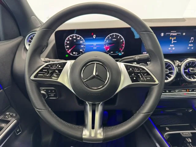 Certified Used 2026 MANUFAKTUR Patagonia Red Metallic Mercedes-Benz GLA 250 image 25